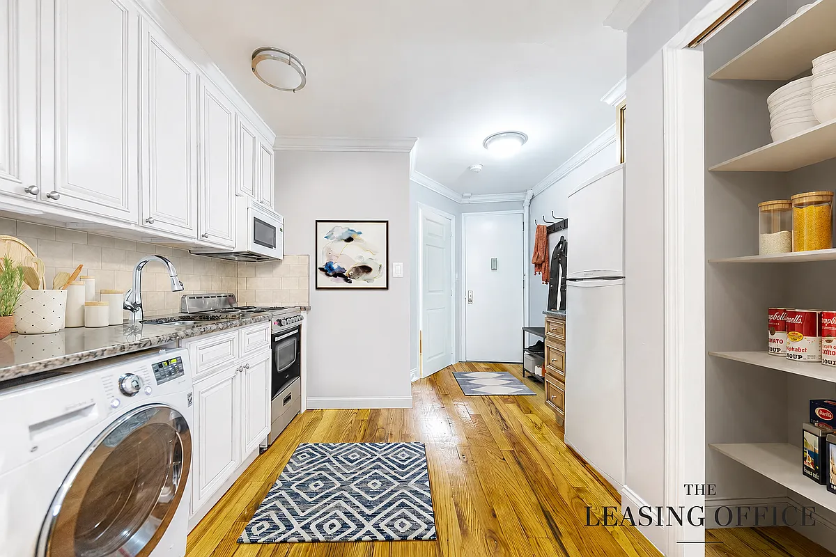 Building Photo - 450 W 46th St #3RW