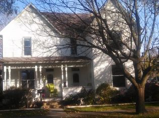 320 N Olive St, Saint Elmo, IL 62458