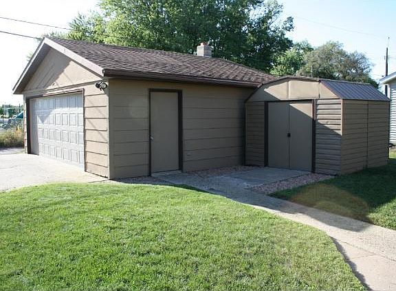 3rd image of 145 36th Ave N