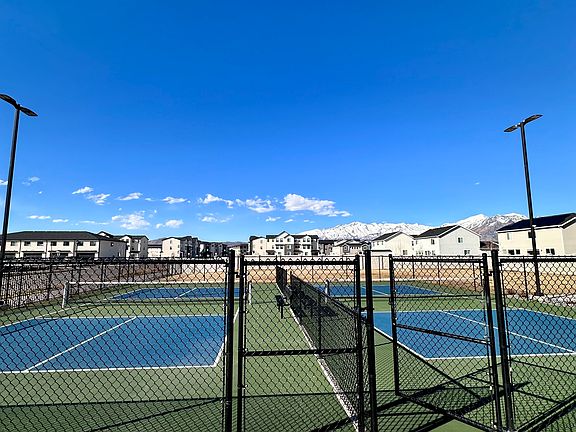 Community Pickleball courts