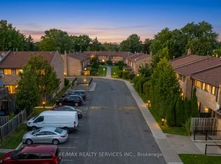 2605 Woodchester Dr #50, Mississauga, ON L5K 2E3