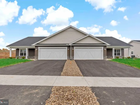 764 Dripping Spring Dr, Hedgesville, WV 25427