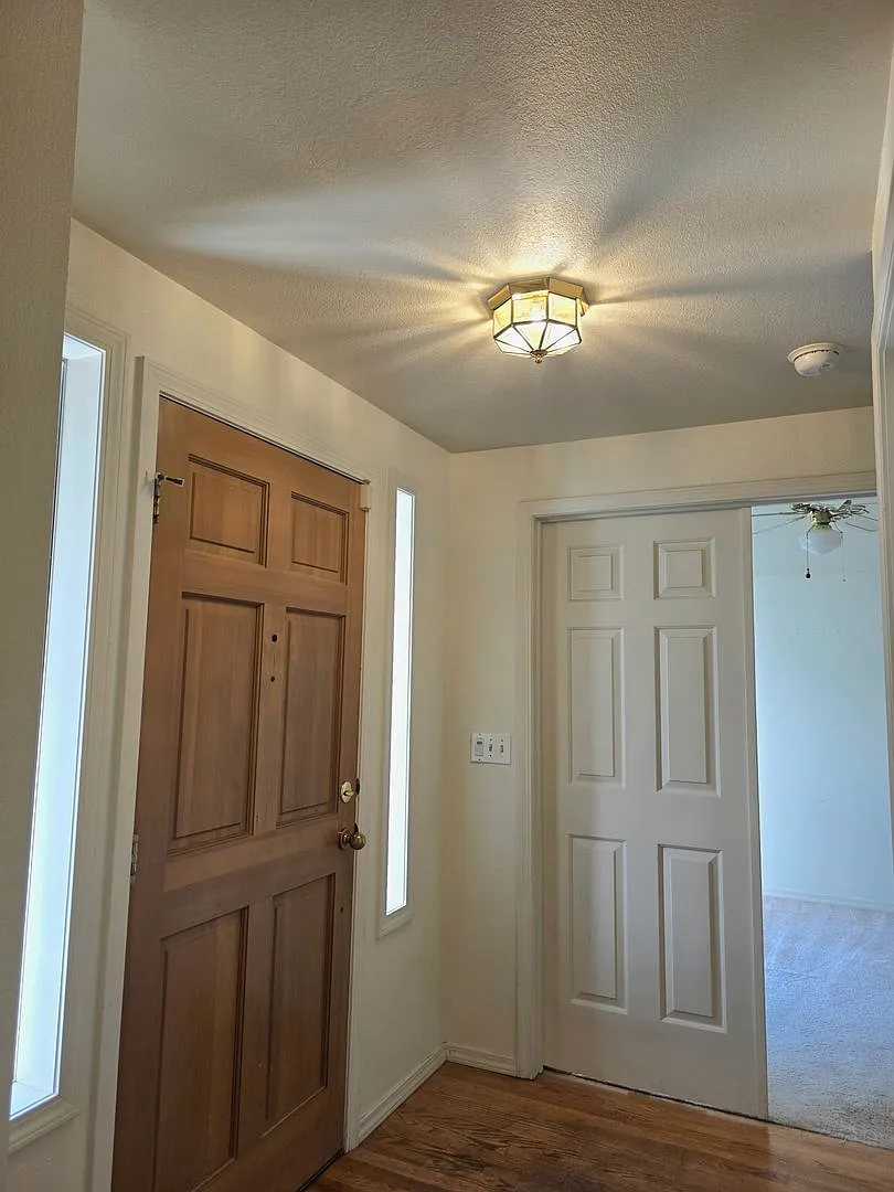 Dash Point area Charming 3 bedroom 2.5 bath, 2 car garage located in Federal Way. Available NOW — Photo 3
