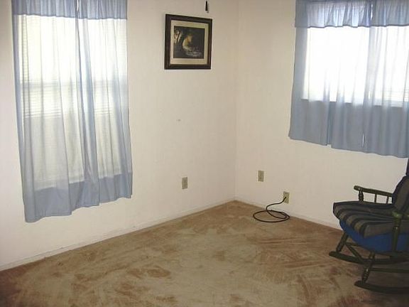 5th image of 140 Moccasin Bend Dr