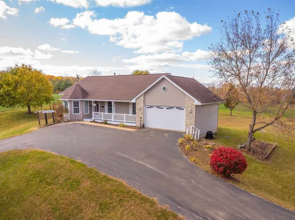 22782 Short Rd #B, Lanark, IL 61046