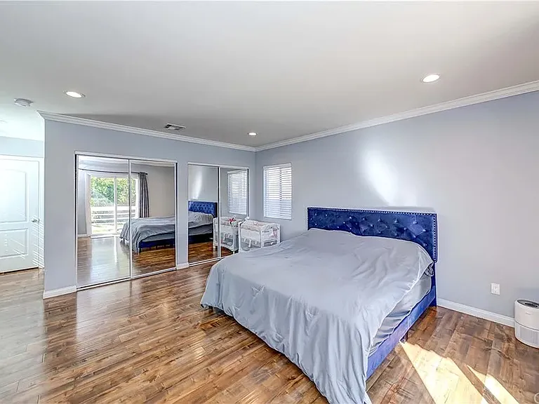 6528 Beeman Ave — Photo 24