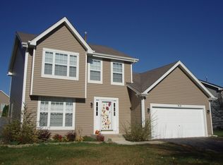 916 W Briarcliff Rd, Bolingbrook, IL 60440