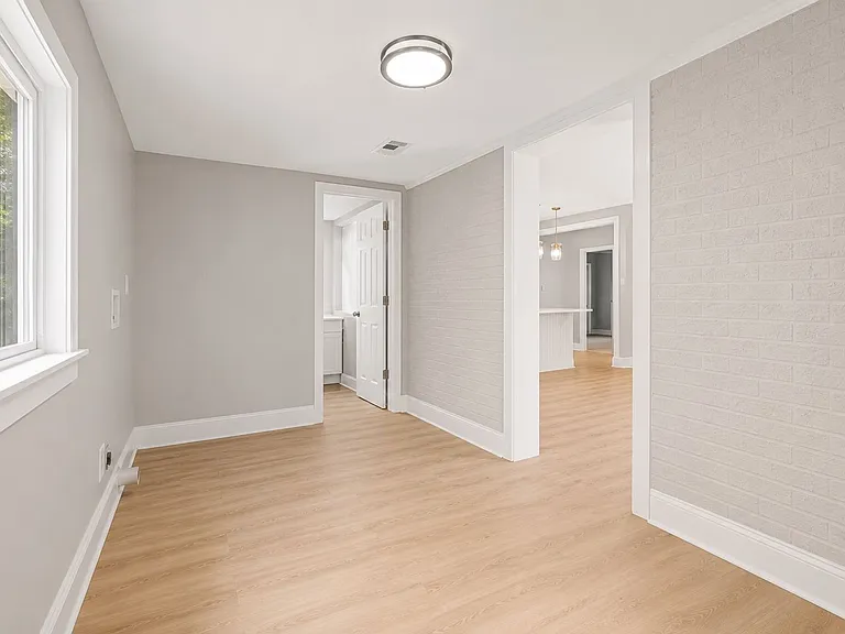 1658 Temple Ave — Photo 13