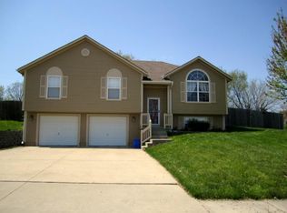 1305 Russell Rd, Pleasant Hill, MO 64080