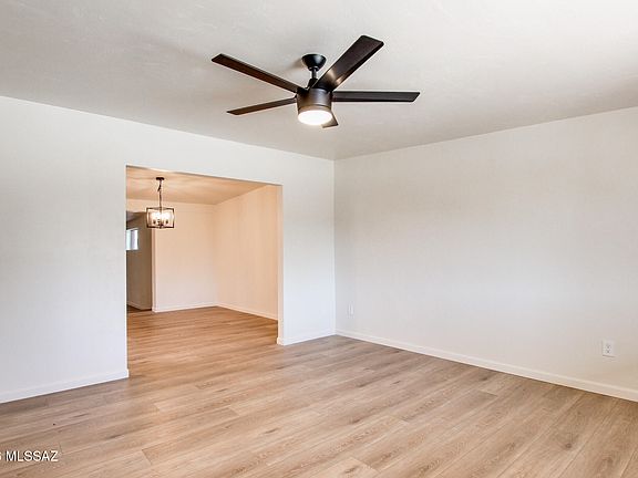 4th image of 2700 W San Paulus Rd