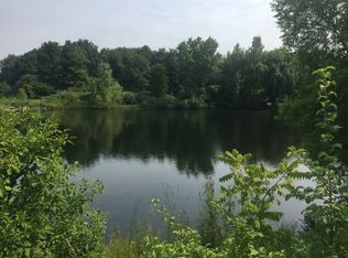 21260 W Lakeview Ct, Mundelein, IL 60060