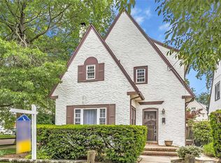 666 Stanton Ave, Baldwin, NY 11510