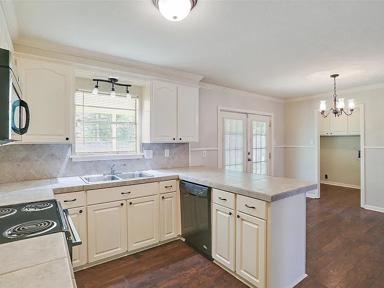 2525 Gina Dr — Photo 10