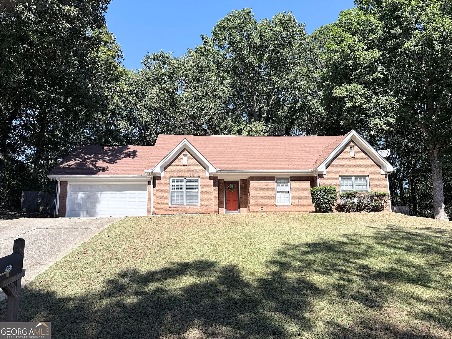 3 bed, 2.0 bath, 1834 sqft, $2,150 — Photo 2