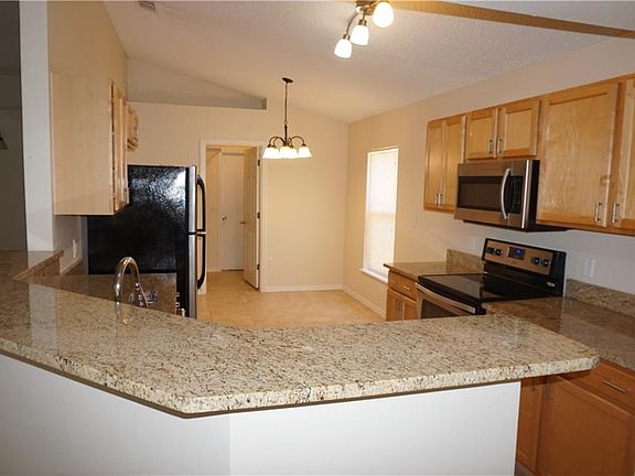 4th image of 828 Jayhil Dr