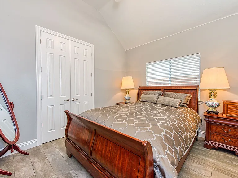 10234 N Rowell Ave — Photo 21