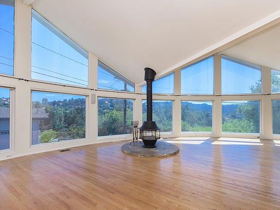 4th image of 3540 Berry Dr