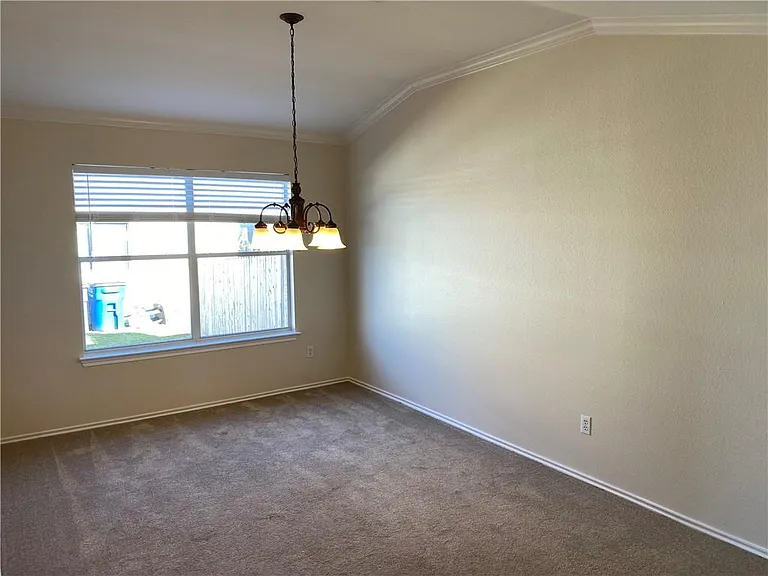 804 Sherry Dr — Photo 5