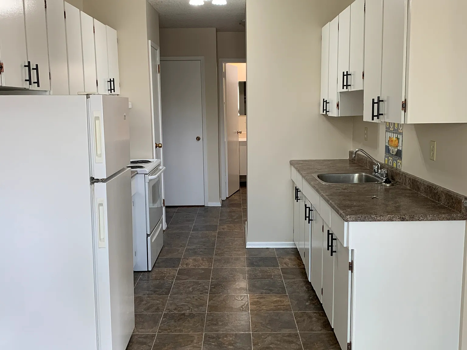 Birch Manor - 310 Clarence Avenue South — Photo 4