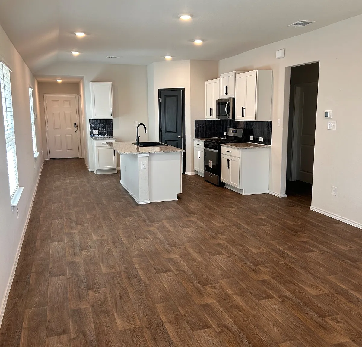 3 bed, 1296 sqft, $1,800 — Photo 3
