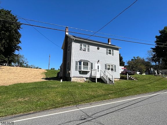 2nd image of 125 N Locust Lake Rd