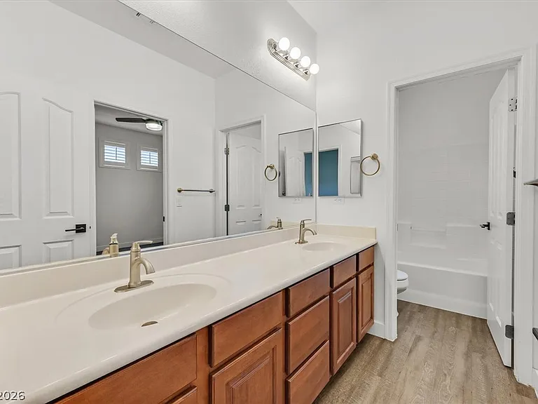 913 Hickory Park St — Photo 13