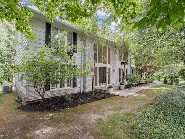 20 Pepper Creek Dr, Pepper Pike, OH 44124
