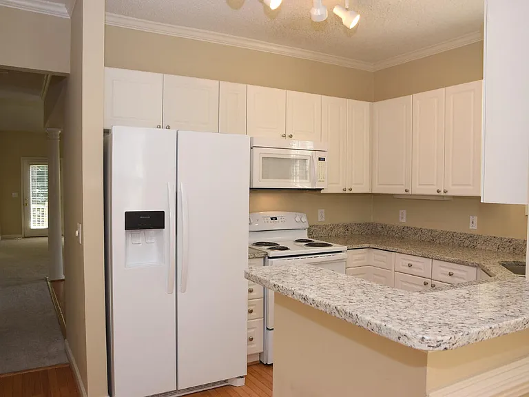 7711 Astoria Pl — Photo 9