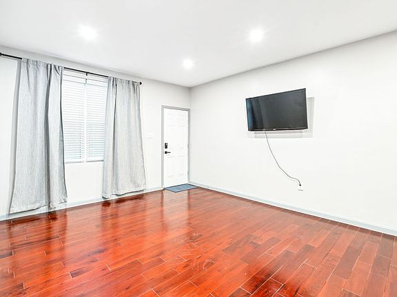 5th image of 2735 Oakford St