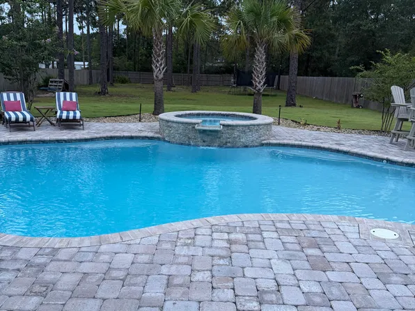 9241 E River Dr, Navarre, FL 32566