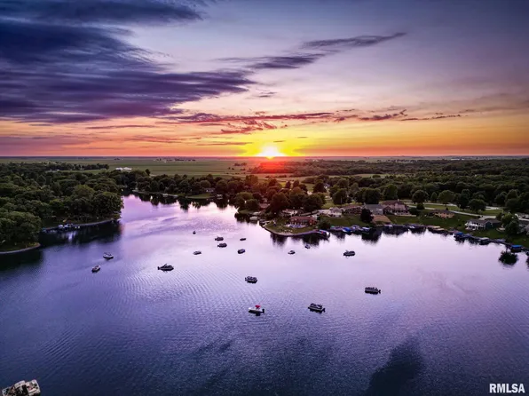 426 Hemlock Dr, Petersburg, IL 62675