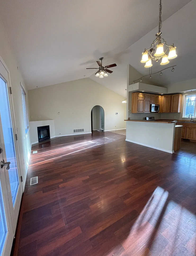 Private and conveniently located 3 bedroom/ 2 bath Ranch home with oversize 2 car garage on over ... — Photo 4
