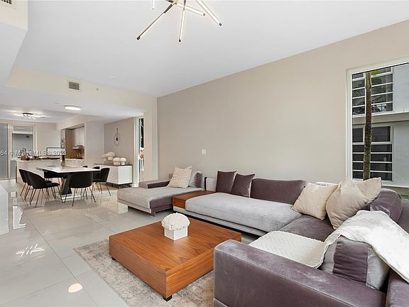 4th image of 1000 99th St Unit 1