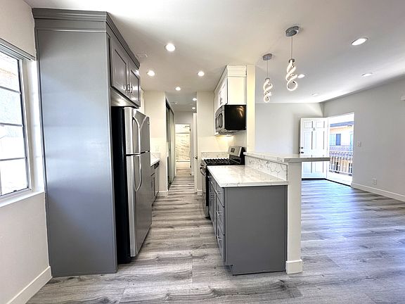 3rd image of 1830 Corinth Ave #8B