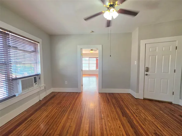 2111 Freeman St APT 4, Houston, TX 77009