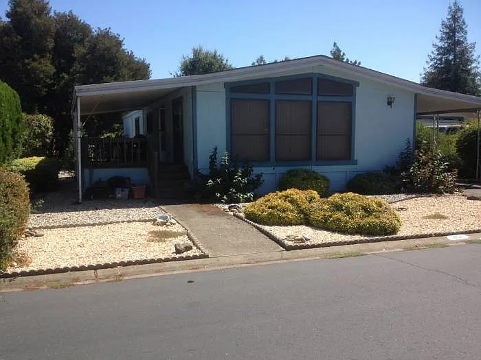 454 Royal Crest Cir photo 1