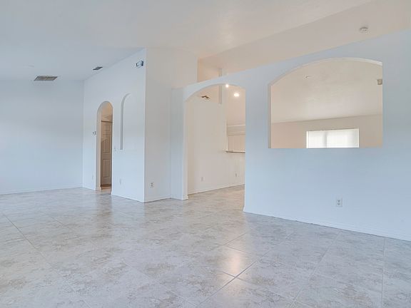 4th image of 2131 SW Bayshore Boulevard