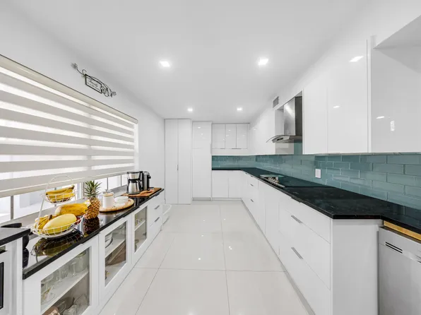 4261 W Palm Aire Dr APT 204, Pompano Beach, FL 33069
