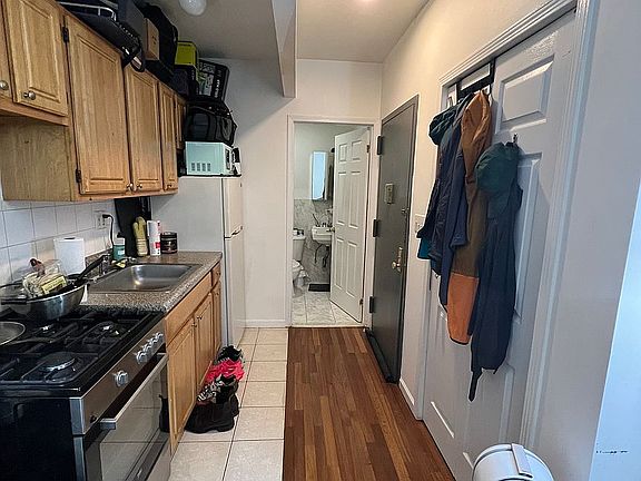 2nd image of 94 Orchard St APT 3D