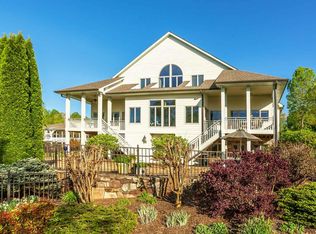 428 Oak Point Dr, Moneta, VA 24121