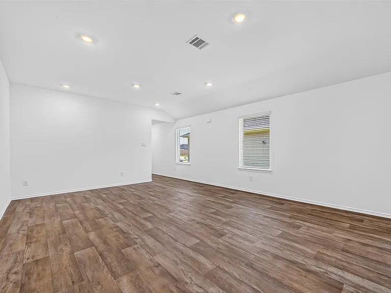 3030 Holland Lakes Dr — Photo 8