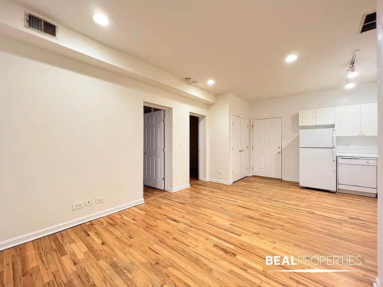 917 W Dakin St — Photo 37