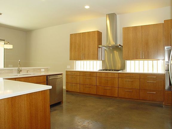 4th image of 8427 Lakemont Dr