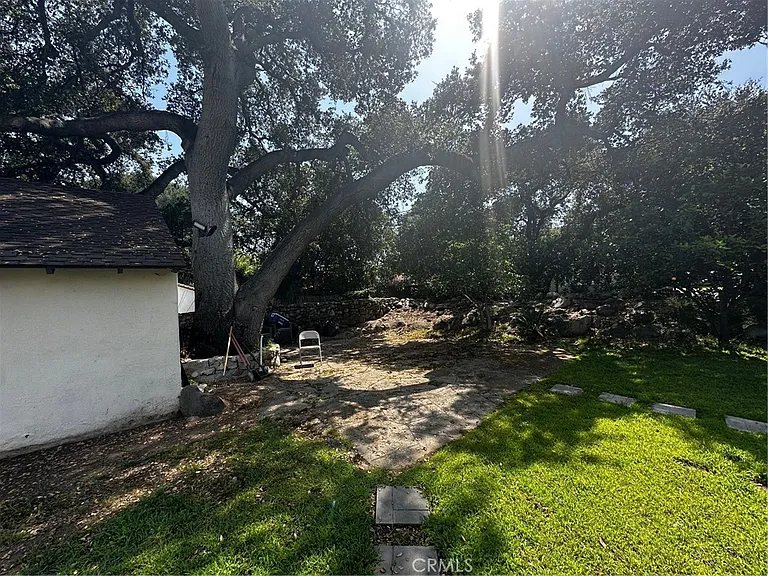 2151 N Altadena Dr — Photo 25