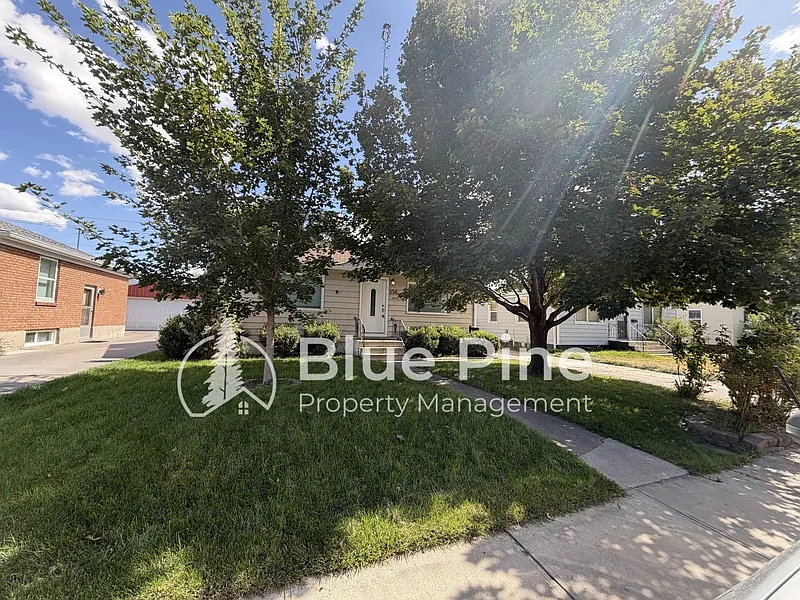 556 Warren Ave