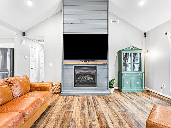 4th image of 301 Garner Dr