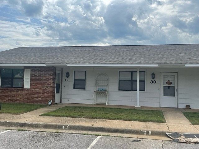 2nd image of 801 N 17th Pl
