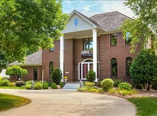 13880 Lakeview Dr, Clive, IA 50325