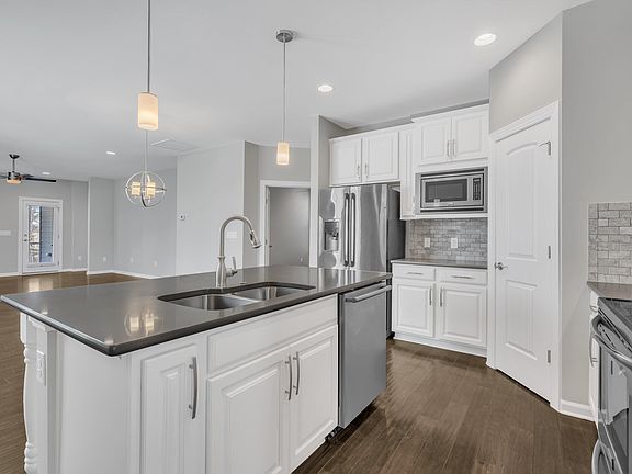 5th image of 1028 Santiago St