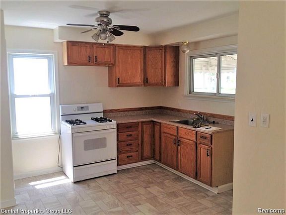 5th image of 6142 Helen St